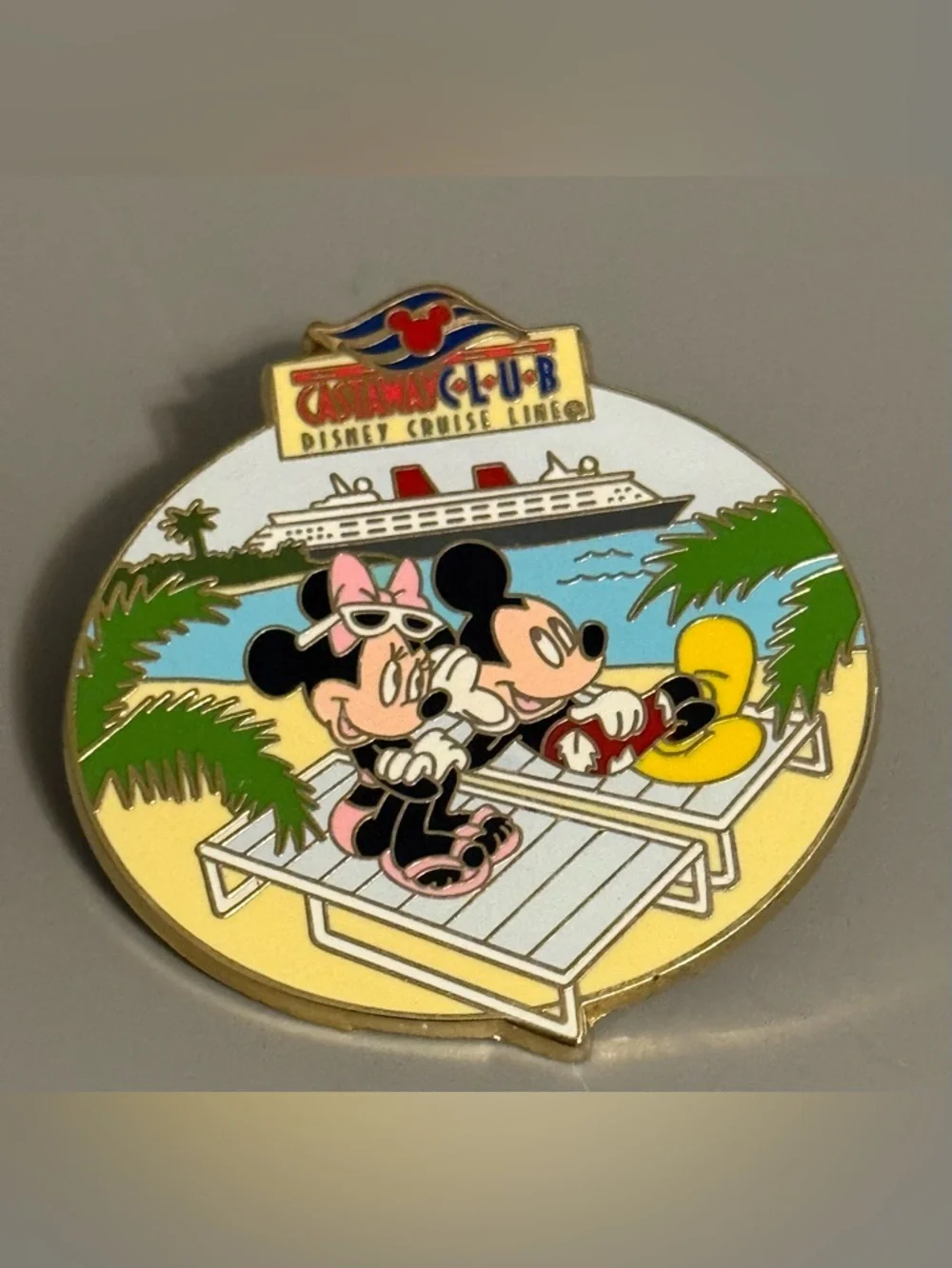 Disney Cruise Line Mickey & Minnie 2006 Castaway Club Trading Pin